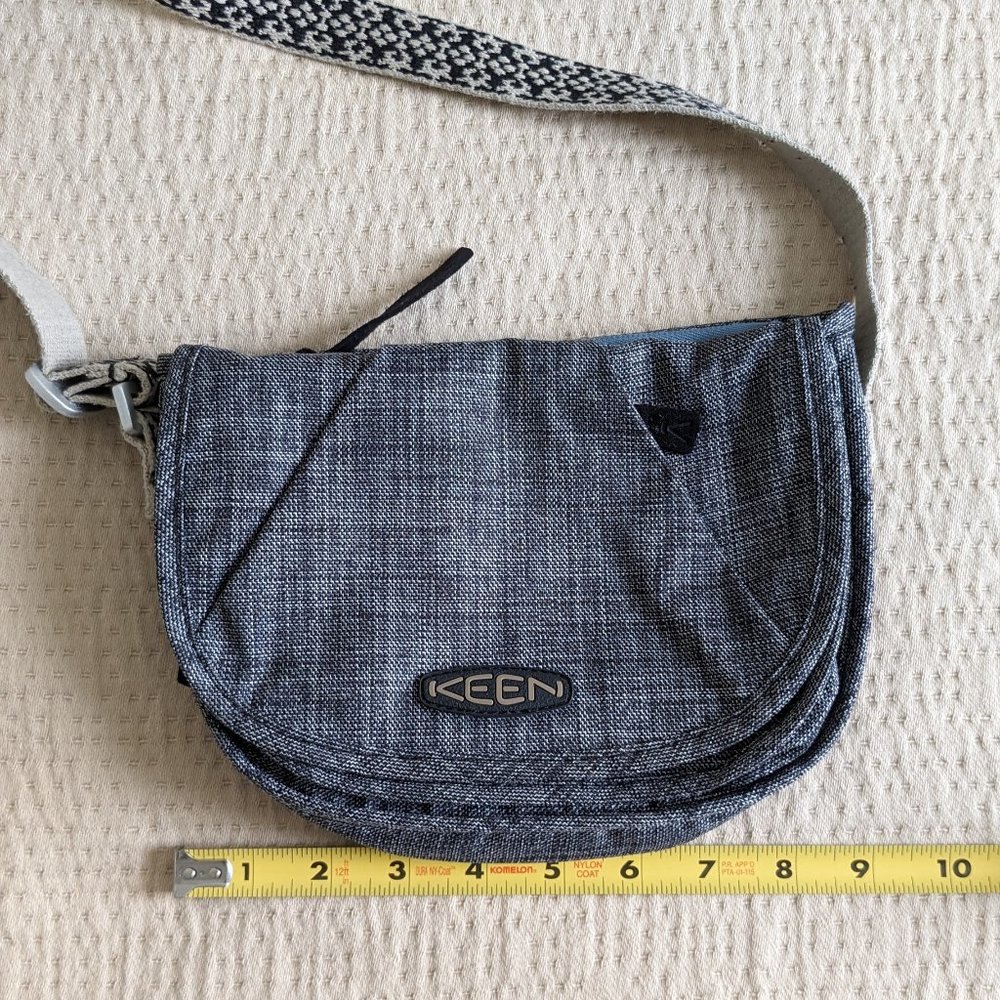 Keen Montclair Cross-body Bag - Picture 9 of 11
